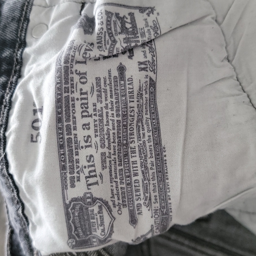 Levis - Picture 3 of 4